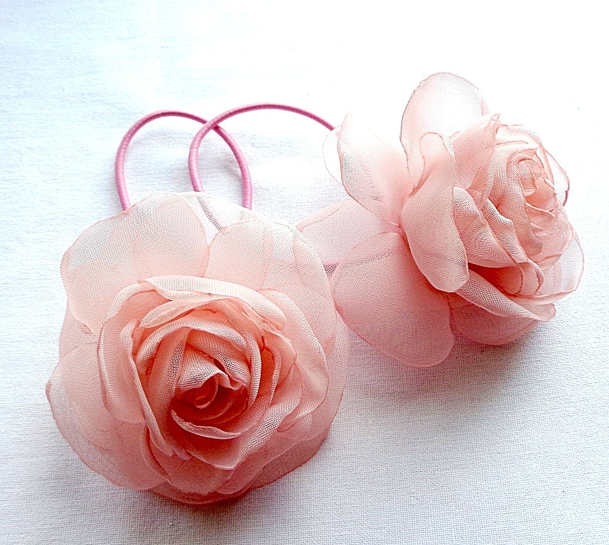 Гумка для волосся з квітами ручної роботи "Роза Ніжність"-купити-в інтернет-магазині AnnaRose