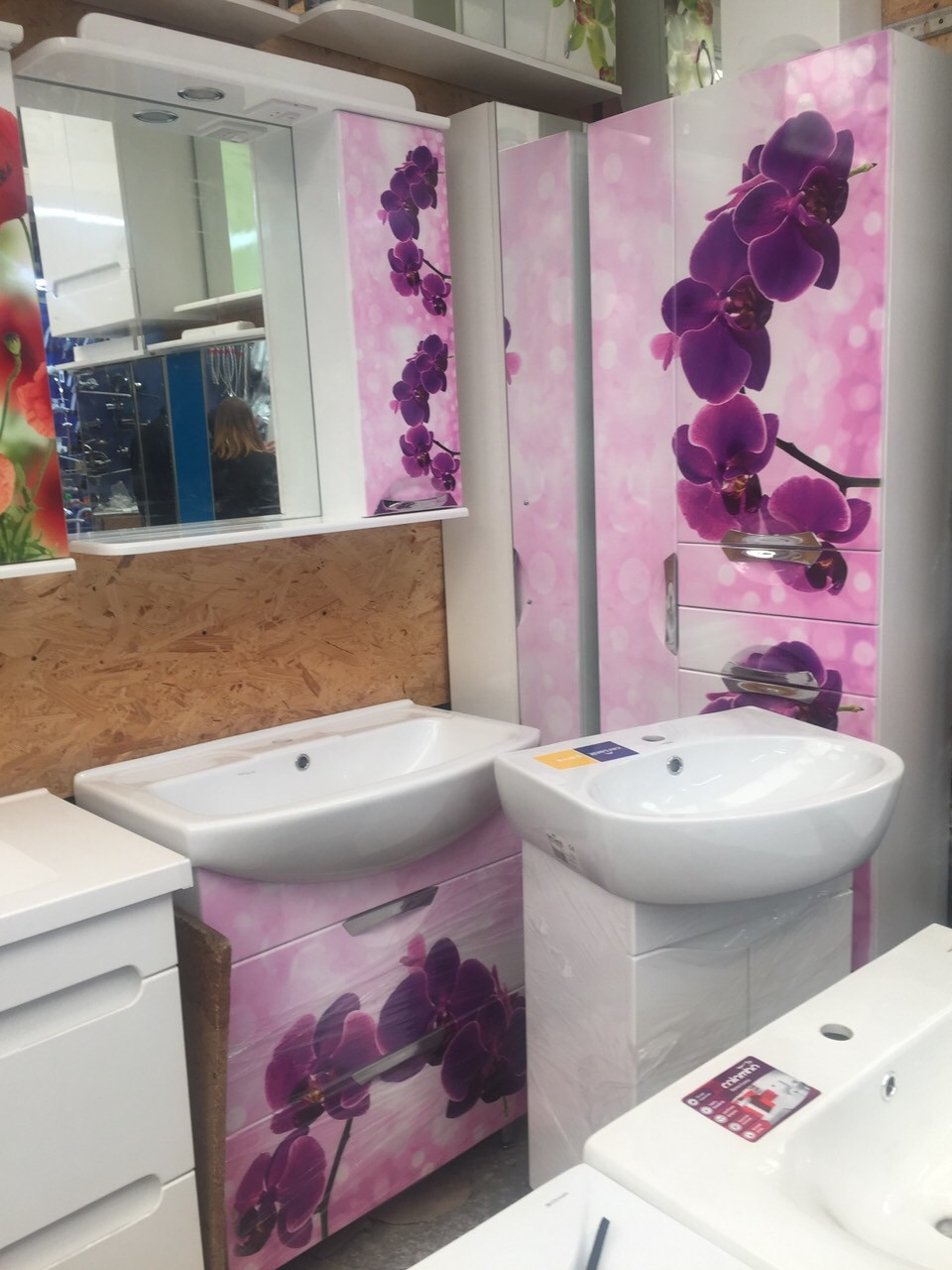 Фиолетовая мебель для ванной комнаты