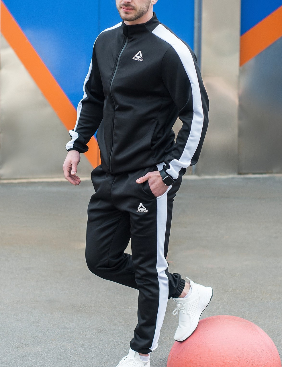 Мужской спортивный костюм черный с белыми полосками
