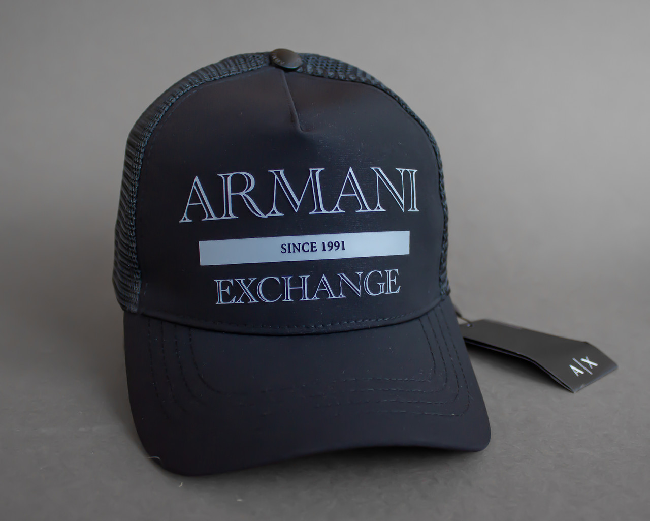 

Кепка черная с сеткой Armani, Черный