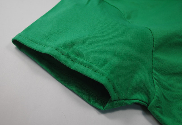 Ярко-зелёная женская  футболка Iconic
