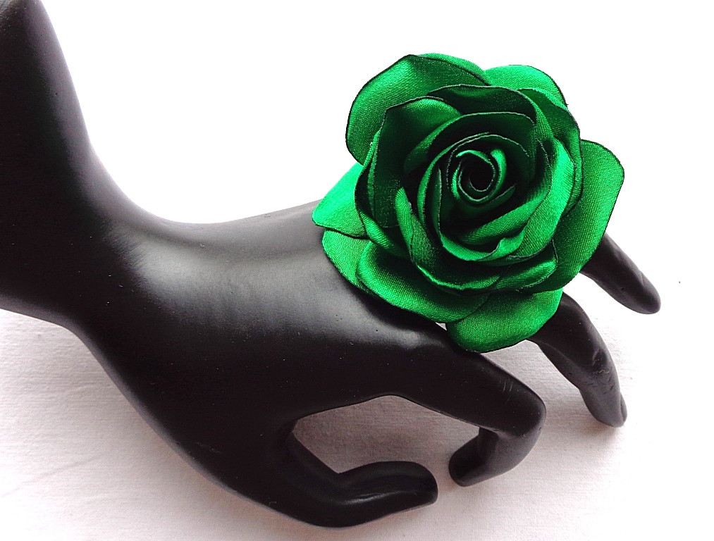 Кільце з квіткою з тканини ручної роботи "Зелена атласна троянда"-купити-в інтернет-магазині AnnaRose