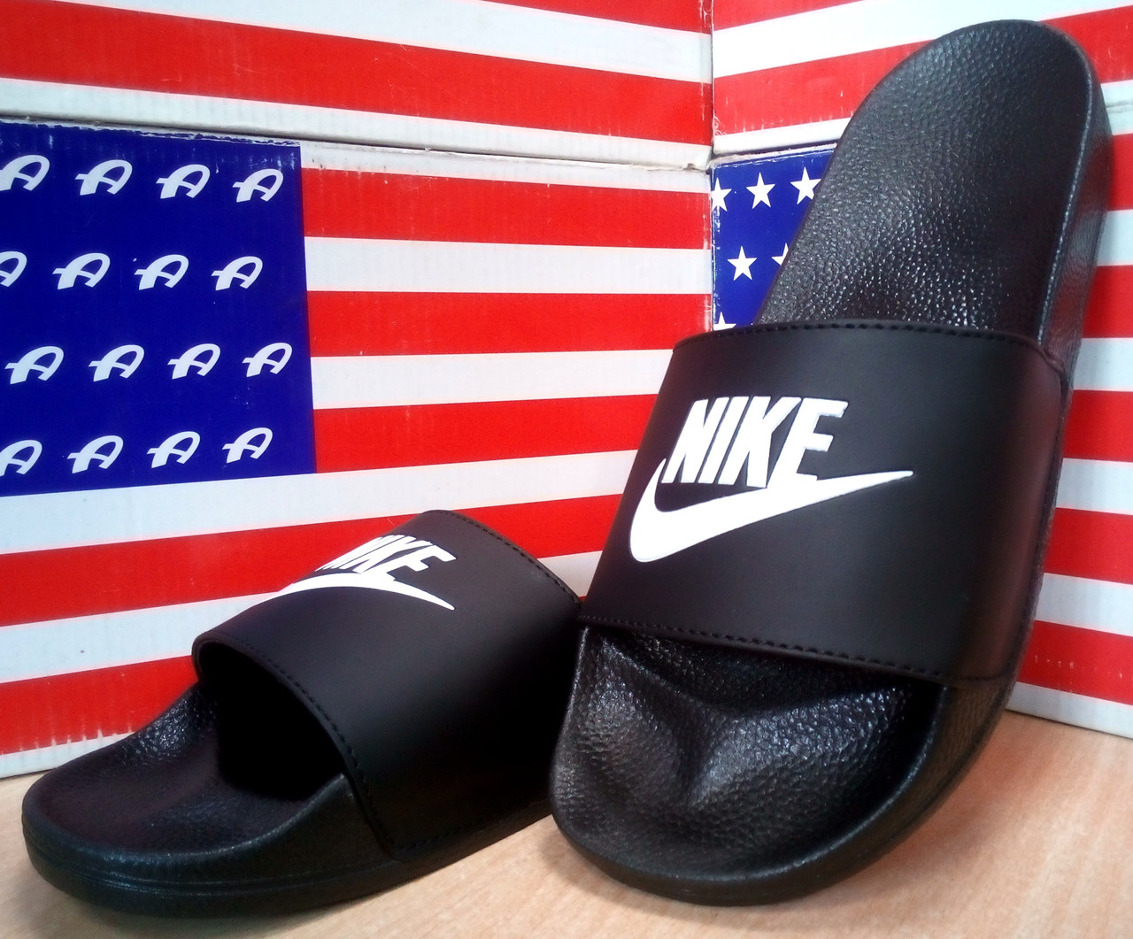 

Шлепанцы Nike SB Benassi Solarsoft Slide ,лицензия, Черный