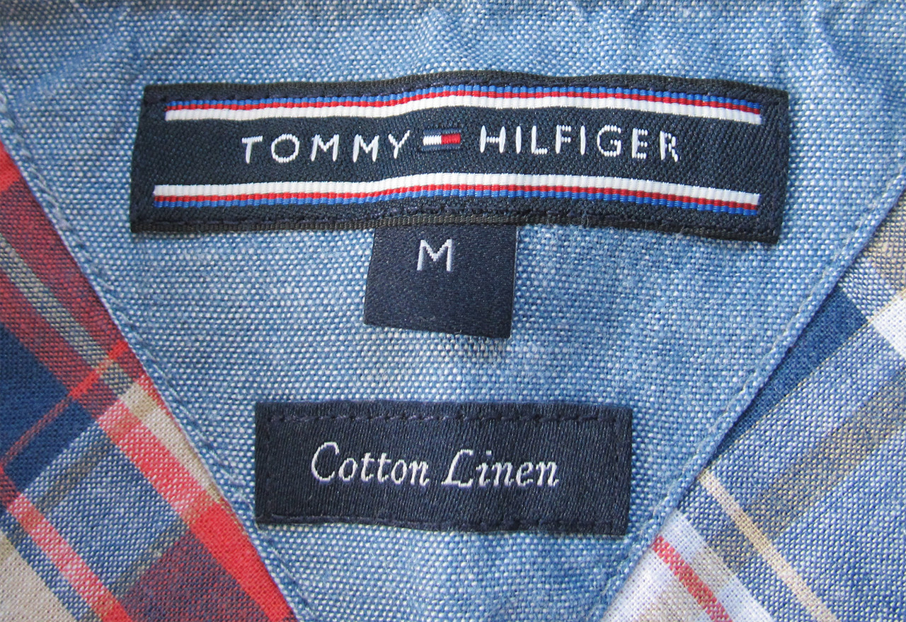 Tommy hilfiger отличить оригинал. Пакет Томми Хилфигер. Томми Хилфигер в молодости. Бирка Томми Хилфигер оригинал. Нашивка Томми Хилфигер.