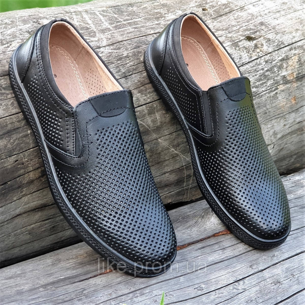

Мужские летние повседневные туфли кожаные в дырочку черные (Код Л1490а)