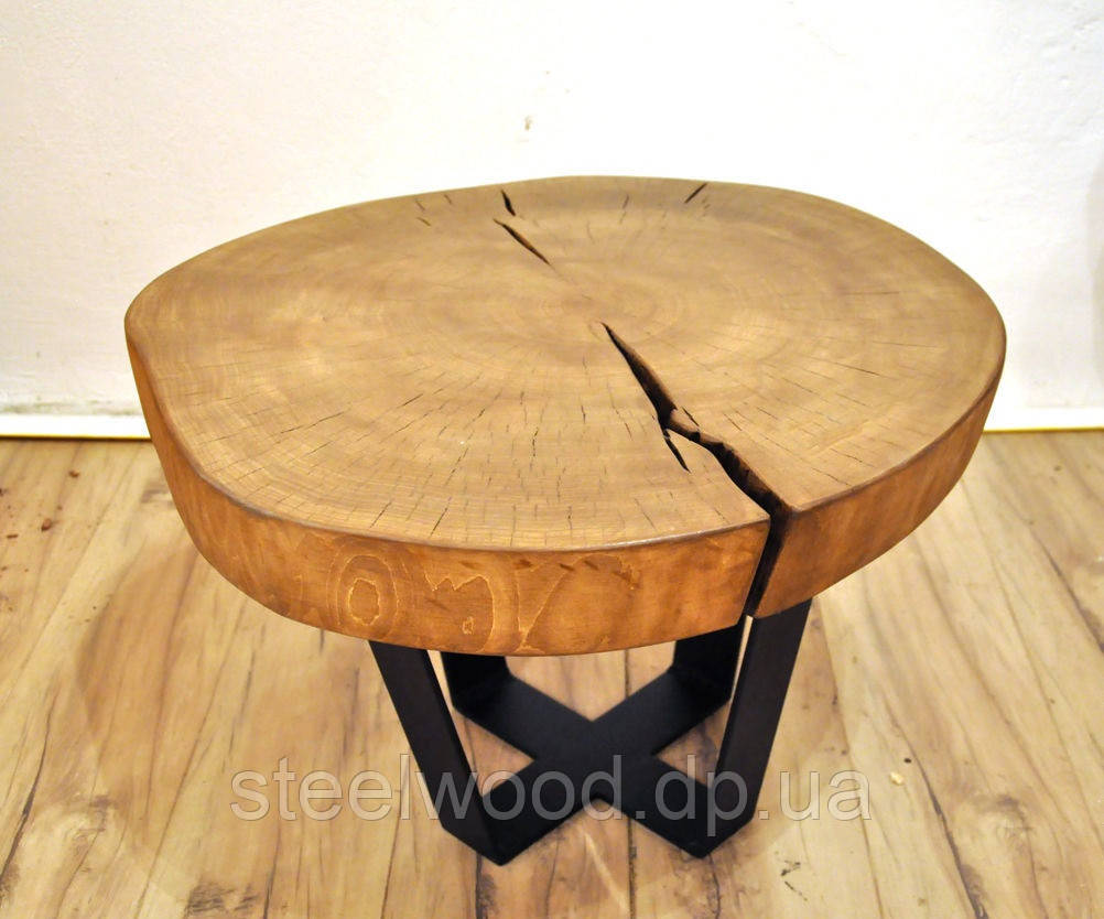 Столик кофейный из среза дерева с металлическими ножками