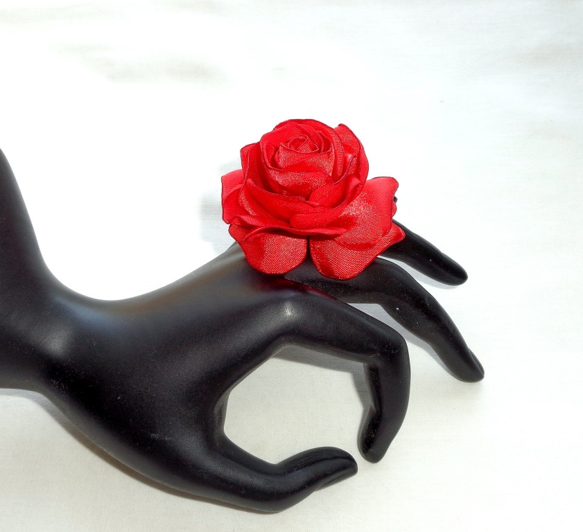 Кільце з квіткою з тканини ручної роботи "Червона Троянда"-купити-в інтернет-магазині AnnaRose