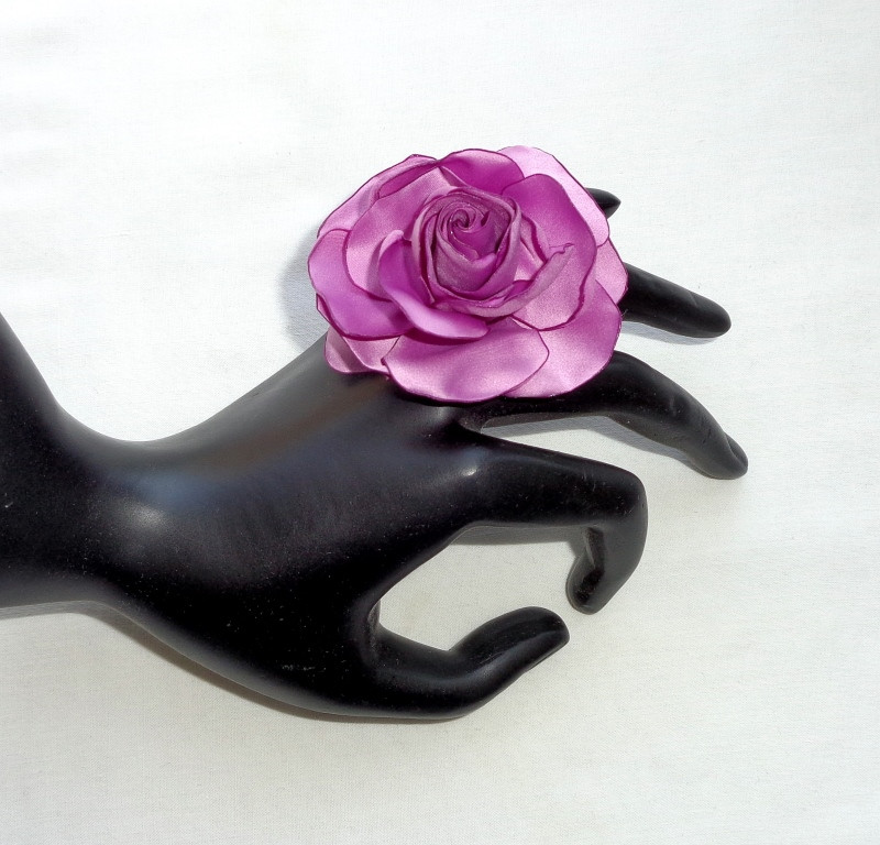 Кільце з квіткою з тканини ручної роботи "Бузкова Троянда"-купити-в інтернет-магазині AnnaRose