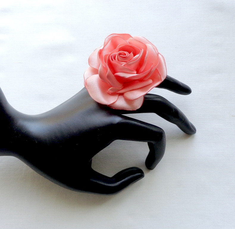 Кільце з персиковим квіткою з тканини ручної роботи "Роза Евелін"-купити-в інтернет-магазині AnnaRose