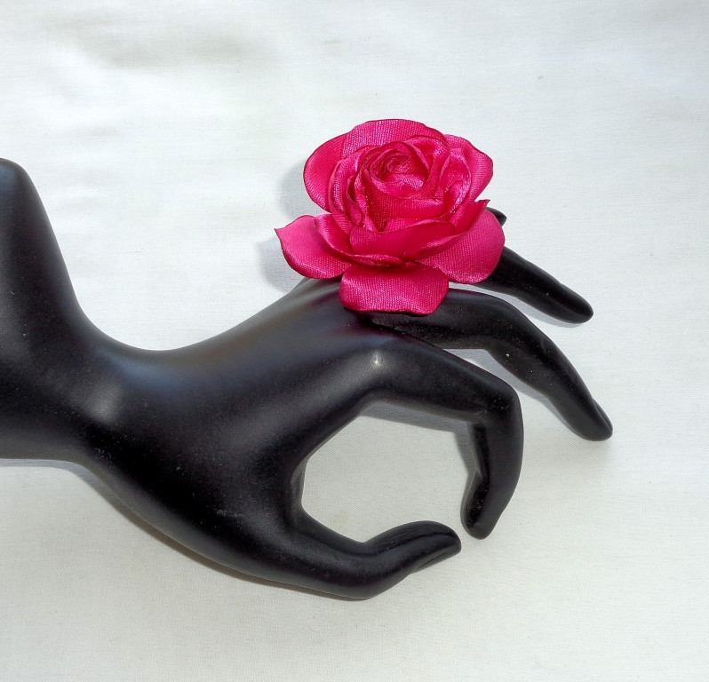Кільце з рожевою квіткою з тканини ручної роботи "Троянда Малинова"-купити-в інтернет-магазині AnnaRose