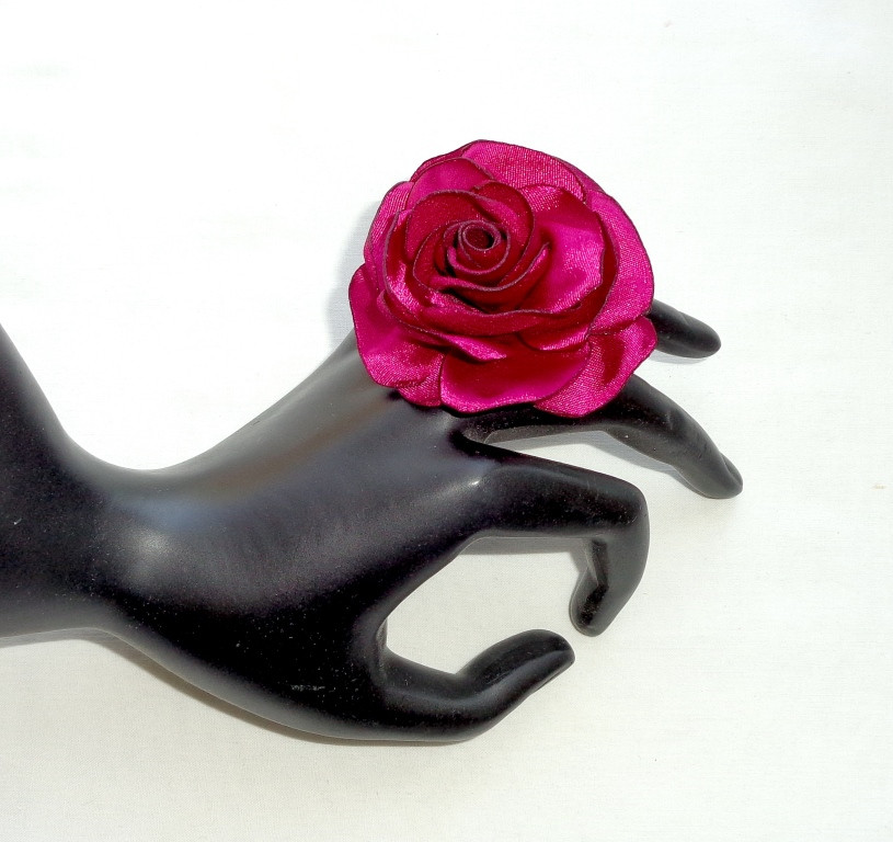 Кільце з квіткою з тканини ручної роботи "Малинова Троянда"купити-в інтернет-магазині AnnaRose