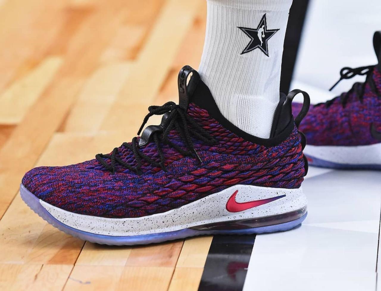 Баскетбольные кроссовки Nike LeBron 15 