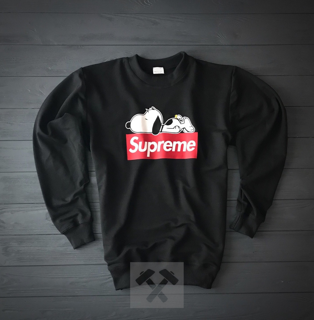 

Черный свитшот Суприм (Supreme)