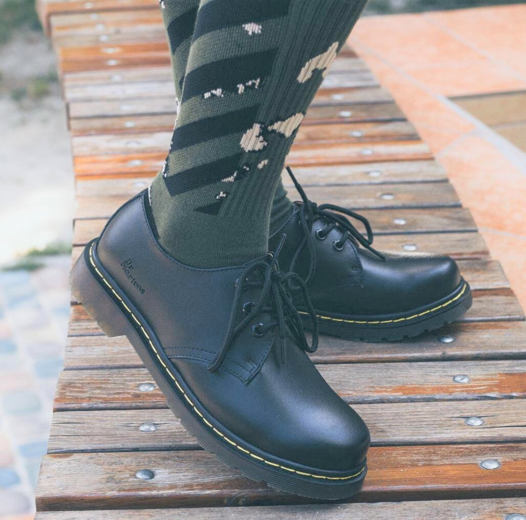 

Туфли женские черные натуральная кожа прошитые Хит 201 Dr. Martens Мартинсы, Черный