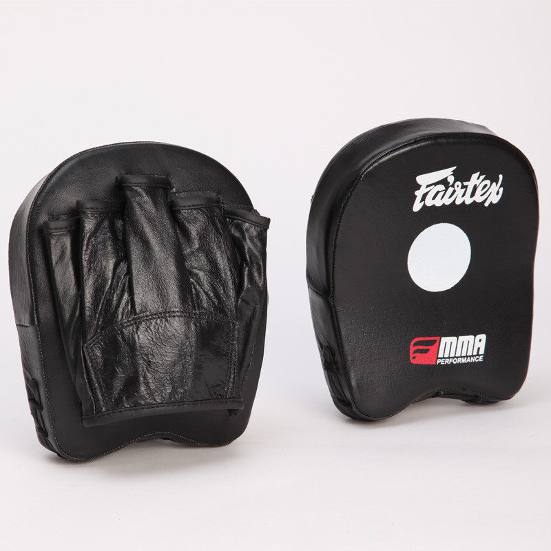 

Лапа прямая Fairtex Mini Pad FTX015: размер 18x16x4,5см (2 лапы в комплекте)