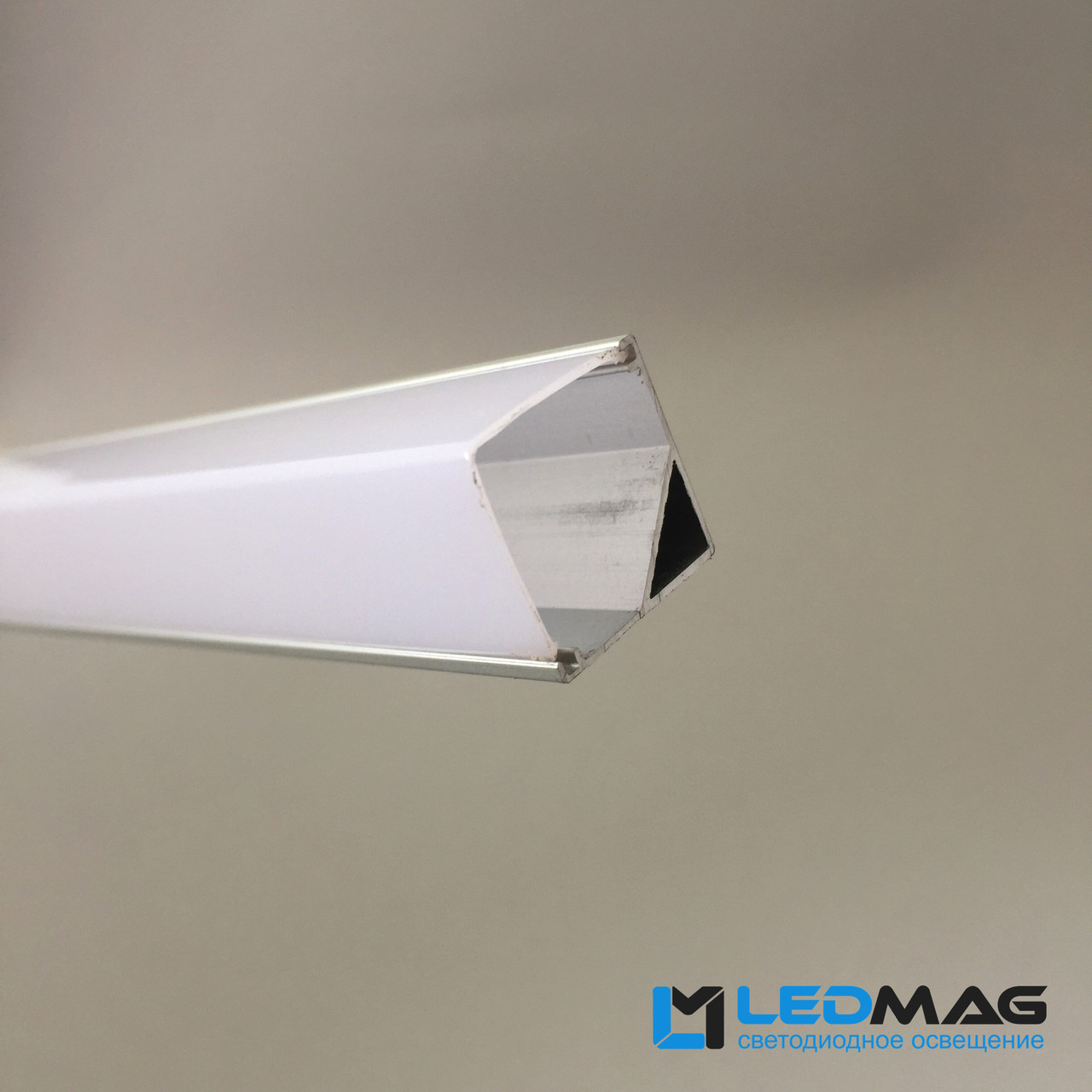 LED профиль для светодиодной ленты угловой 16х16 мм с прямоугольным  рассеивателем в Украине от "интернет-магазина LEDMAG" - 24442941