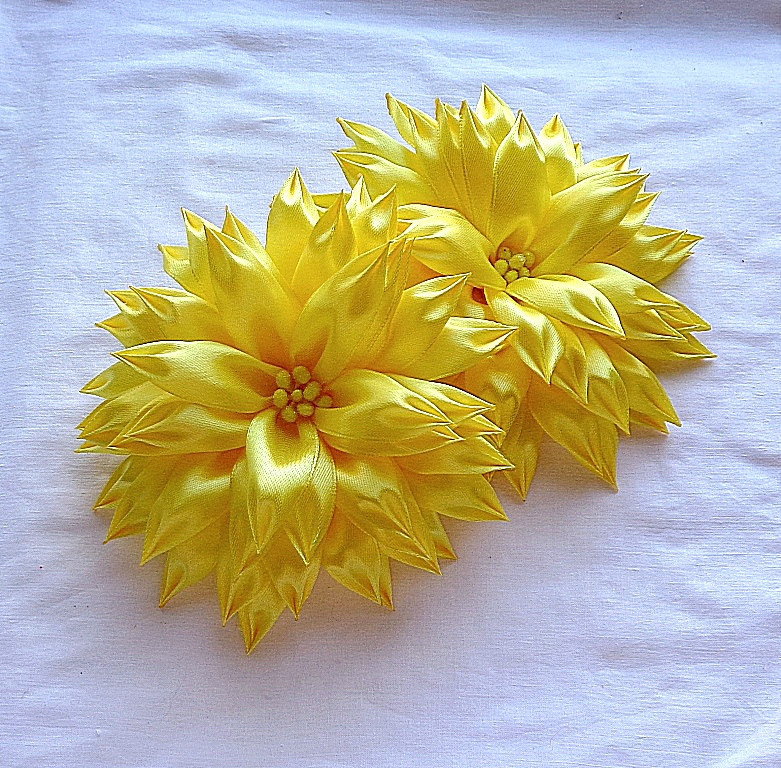 Гумка жовта з стрічок для волосся канзаші "Астра Лимонна Джіні"-купити-в інтернет-магазині AnnaRose