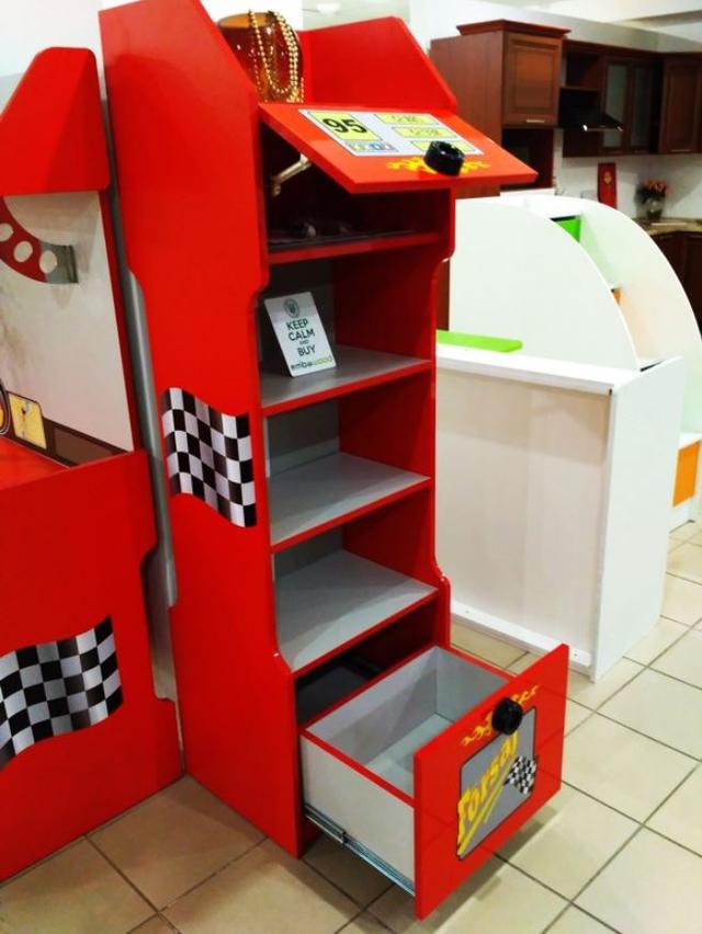 Шкаф книжный Форсаж красный в интерьере (Фото 2)