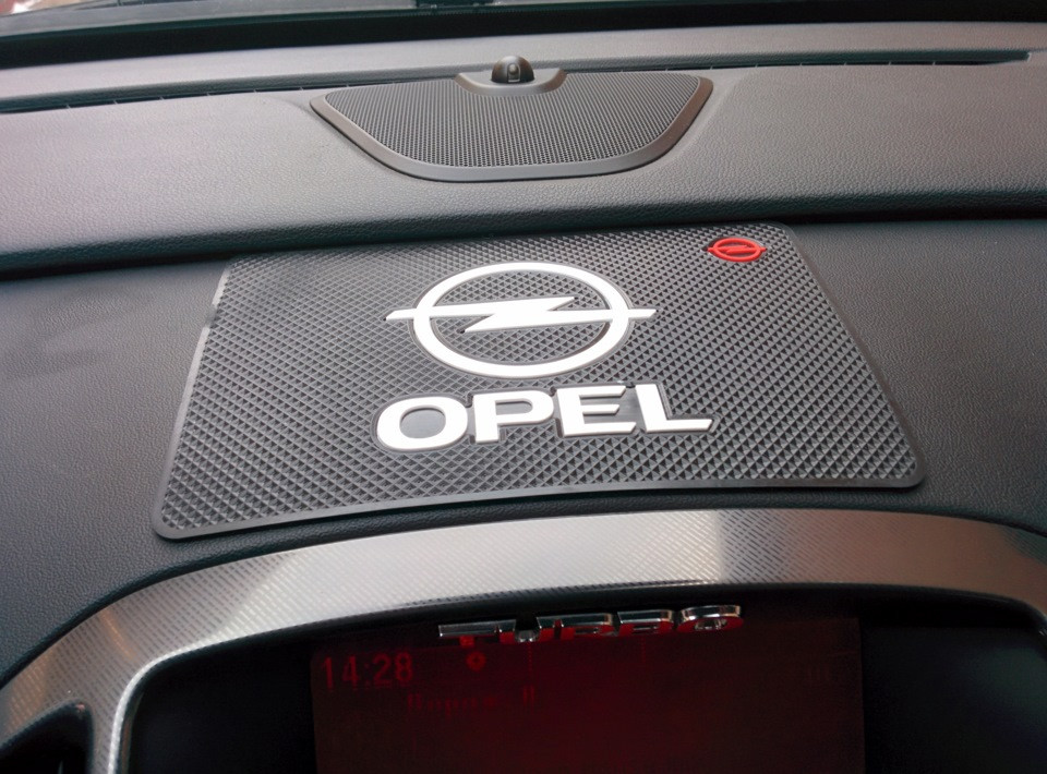 

Коврик на ТОРПЕДУ Opel.