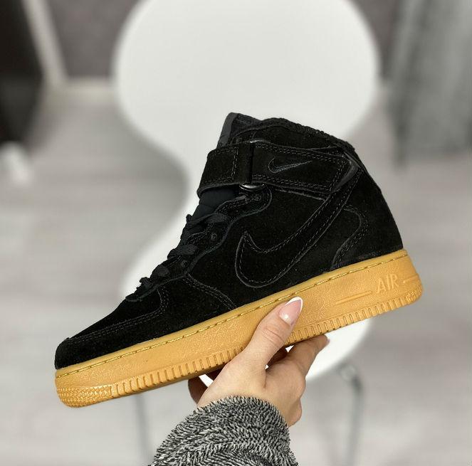 

Air Force 1 Mid Winter Black Gum (с Мехом) | кроссовки женские и мужские; зимние; черные; замшевые; найк 42eur - 26.5cm, Черный