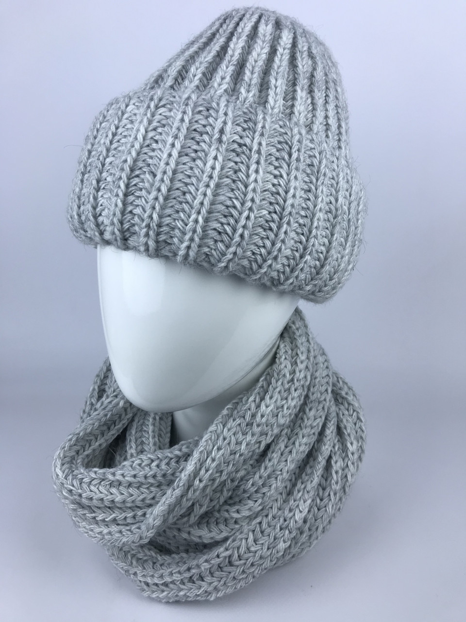 

Шикарный женский комплект крупной вязки "Mishel", шапка c двойным отворотом и шарф-снуд в два оборота Серый меланж