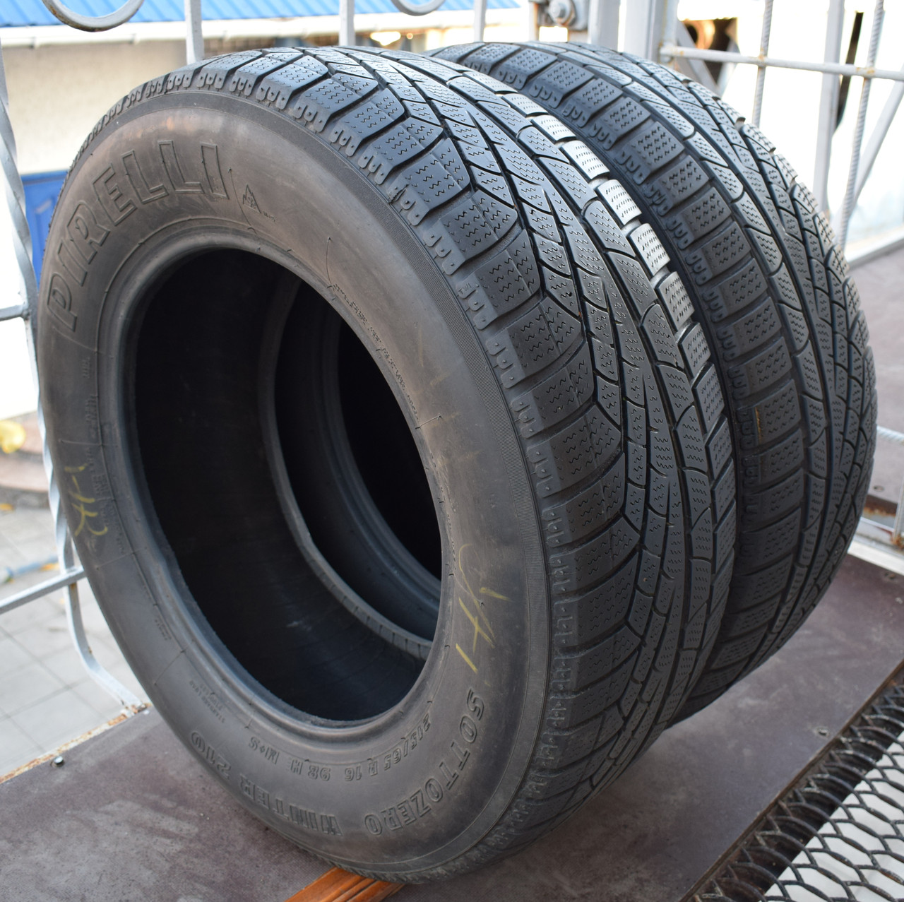 

Шины б/у 215/65 R16 Pirelli Sottozero, ЗИМА, 5-5.5 мм, пара