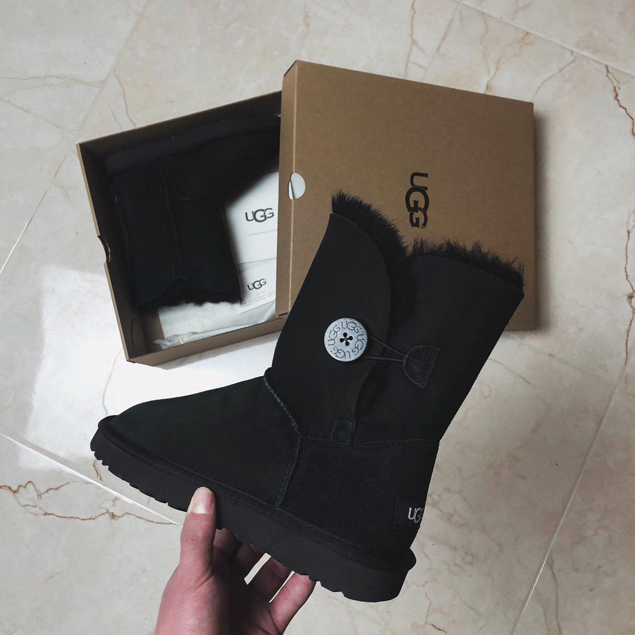 

UGG Short Bailey Button Black | полностью натуральные; черные; угг с пуговицей 37eur - 23.5cm