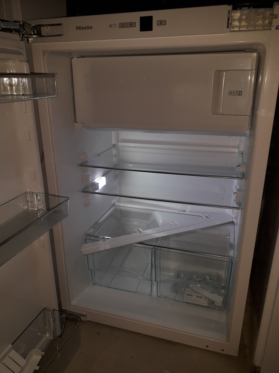 Встроеный холодильник с морозильной камерой Miele K 32242 iF A++: 210 € -  Морозильні камери Нововолинськ на BESPLATKA.ua 82284471