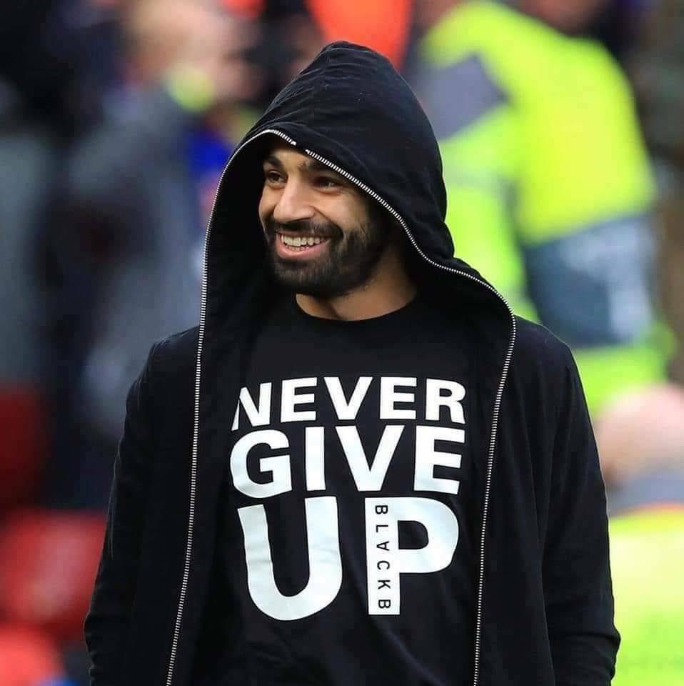 

Футболка Never Give Up Liverpool Salah