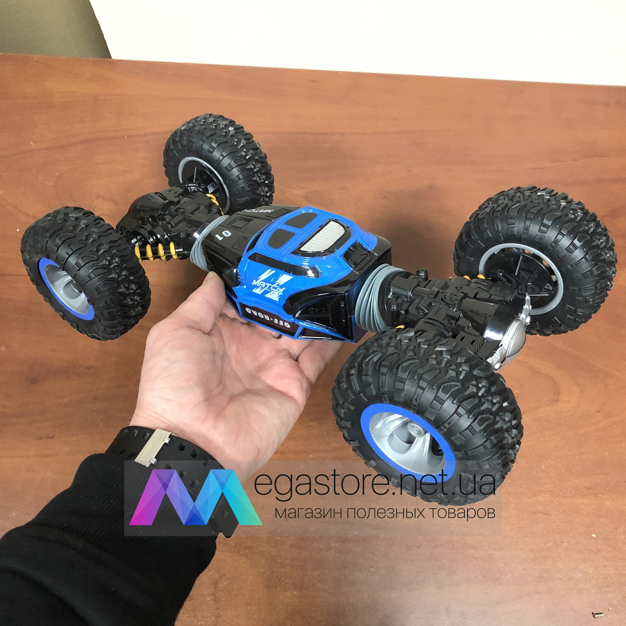 

Трюковая машина внедорожник БигФут UD2169 Джип на радиоуправлении Rock Crawler BigFoot перевертыш leopard king