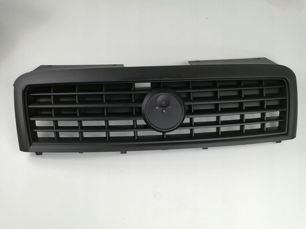 

Решетка радиатора Fiat Doblo '05-09 (LKQ) 735418095