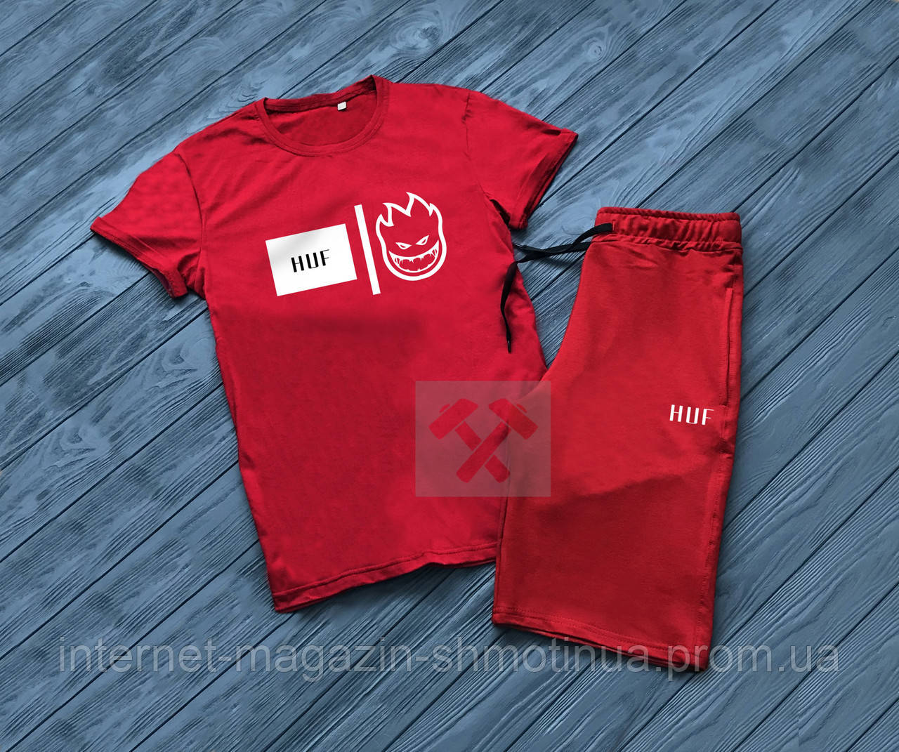 

Мужской комплект футболка + шорты HUF красного цвета (люкс копия)