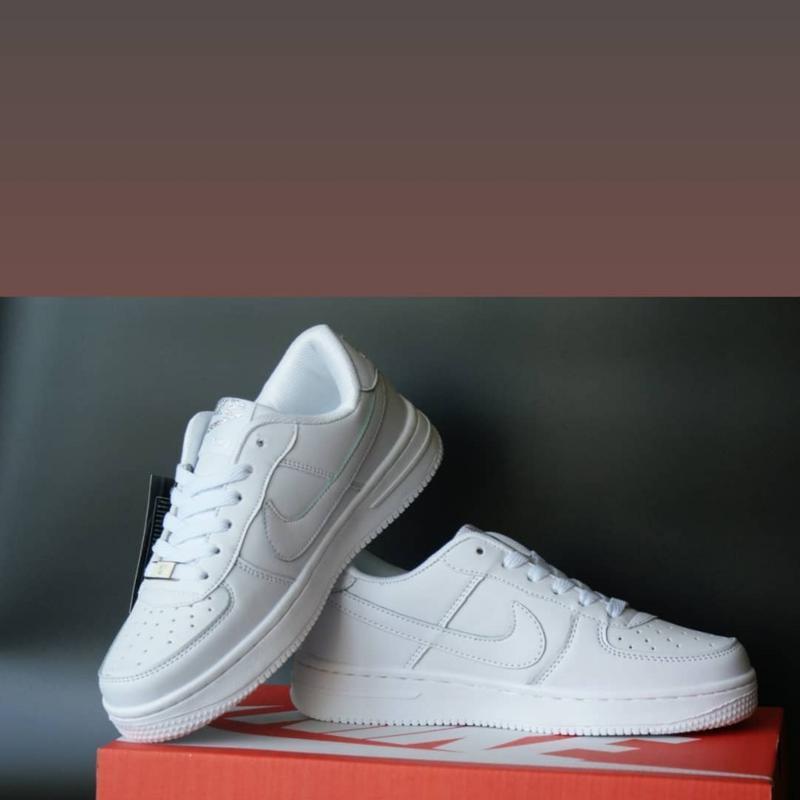 

Белые кроссовки nike air forse, Белый