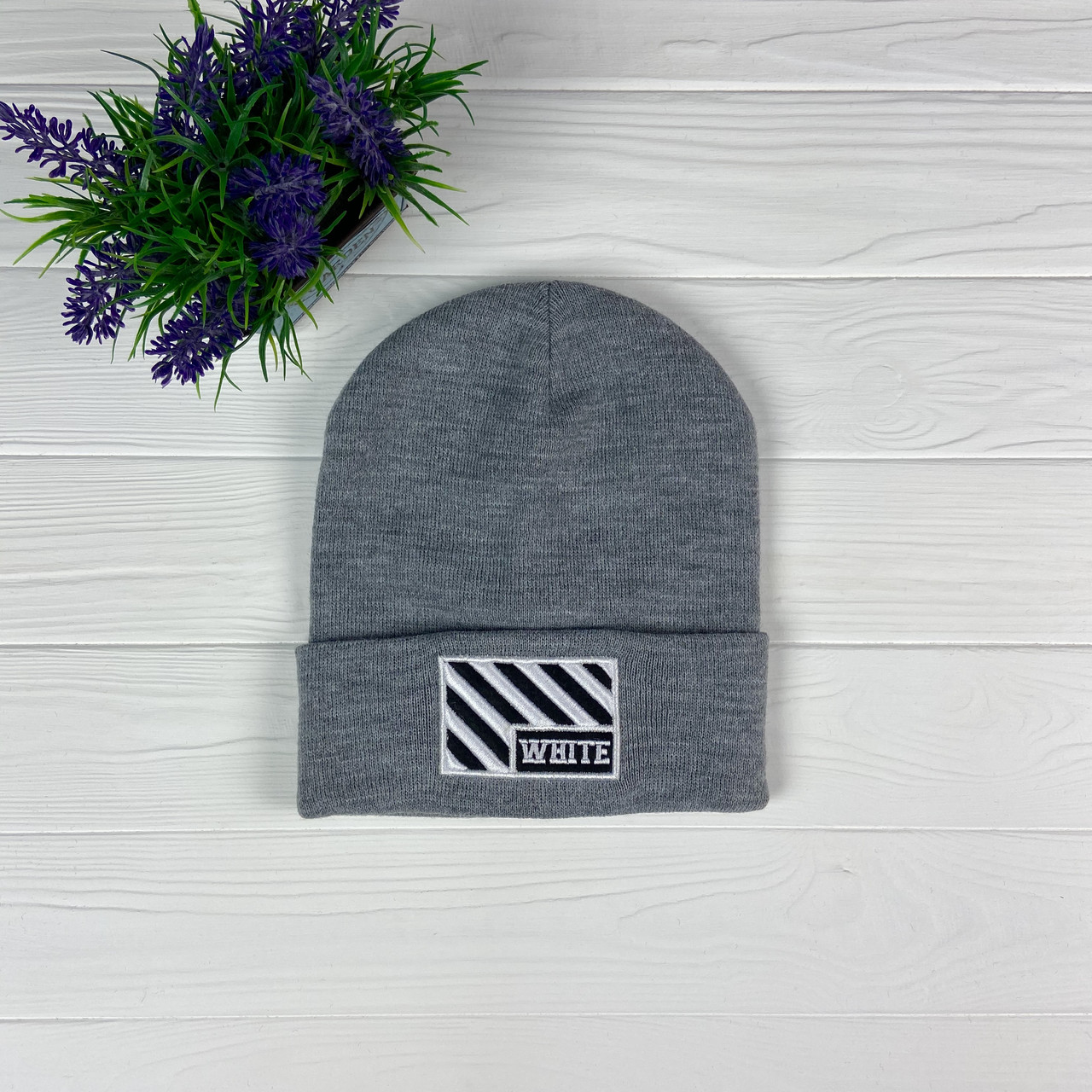 

Молодежная шапка "OFF-WHITE" серый