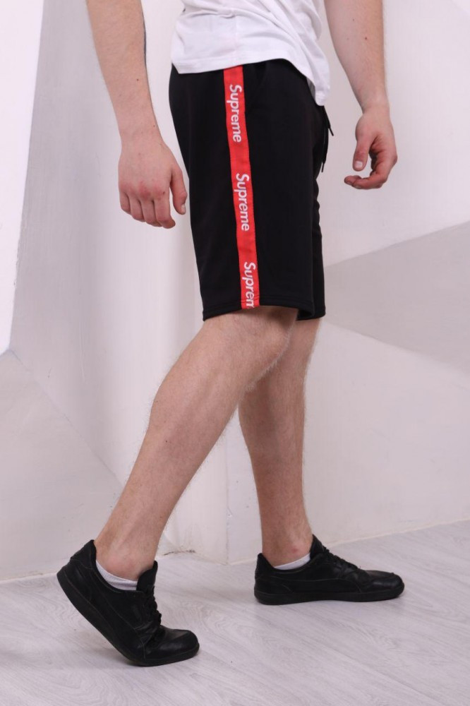 

Шорты чёрные Supreme с красными лампасами