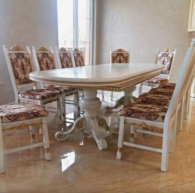 Банкетный гарнитур стол Валонь раскладной (2800)+стулья Аверм (10 шт) белый патина (3)