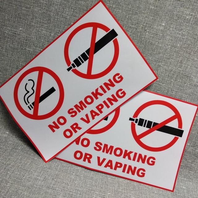 Наклейка Не курити, не вейпити.