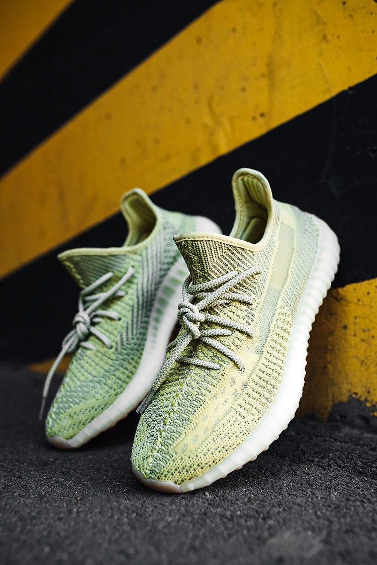 

Кроссовки женские летние качественные модные Adidas Yeezy Boost 350v2 Antlia, Лимонный