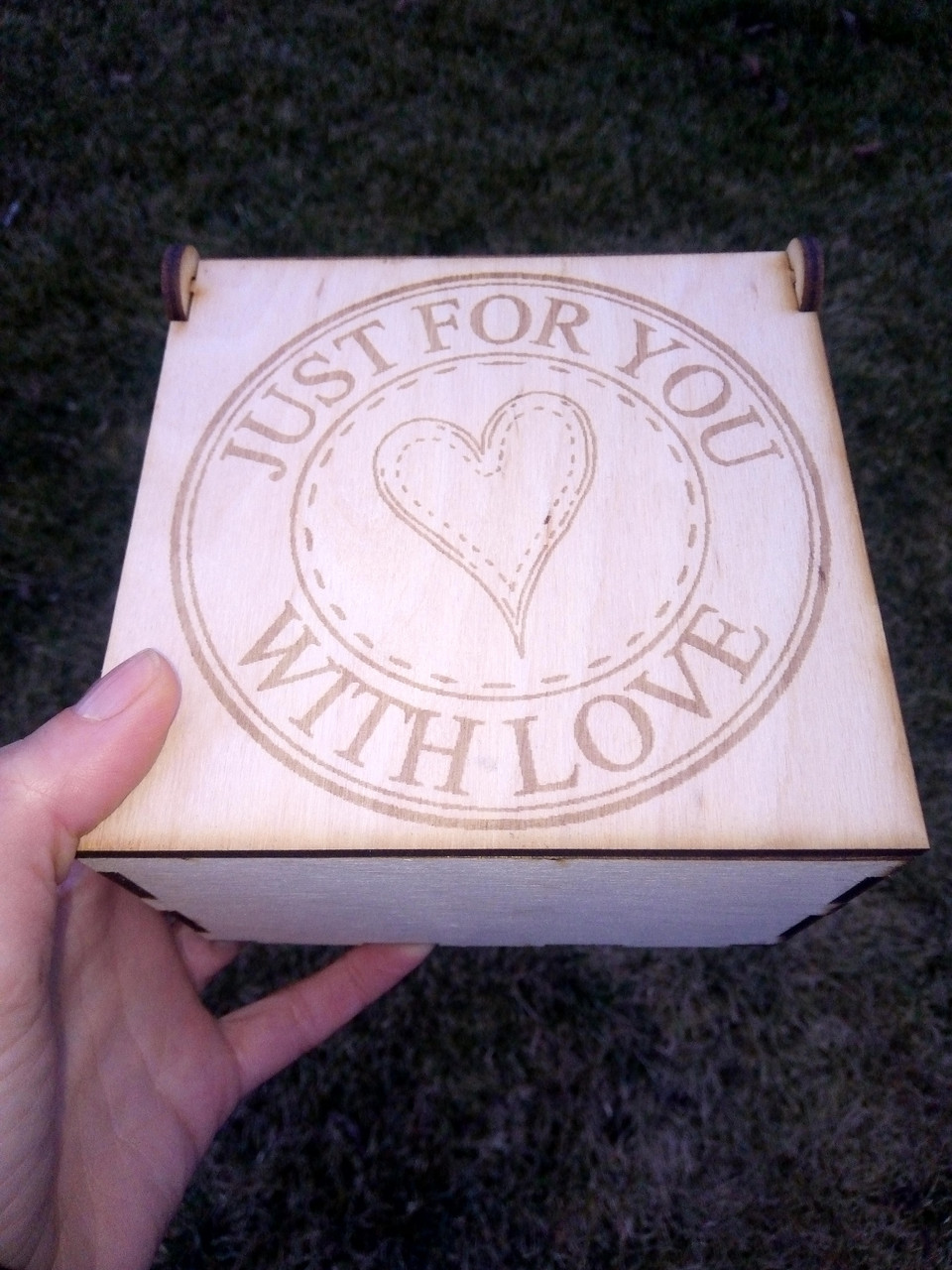 Коробка для идеального подарка. Упаковка из дерева с логотипом компани