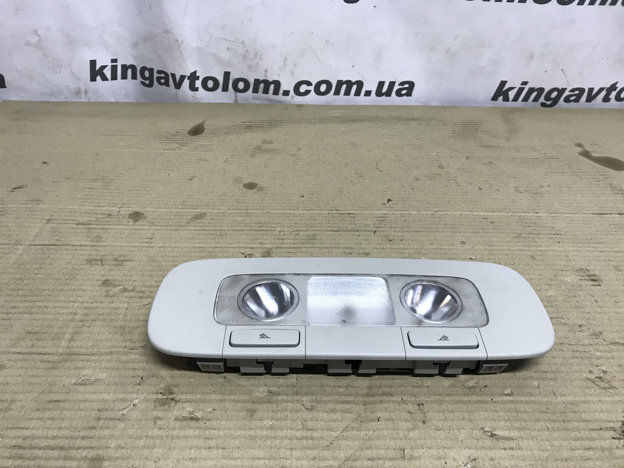 

Плафон света задний Skoda Octavia A7 3T0 947 291 A