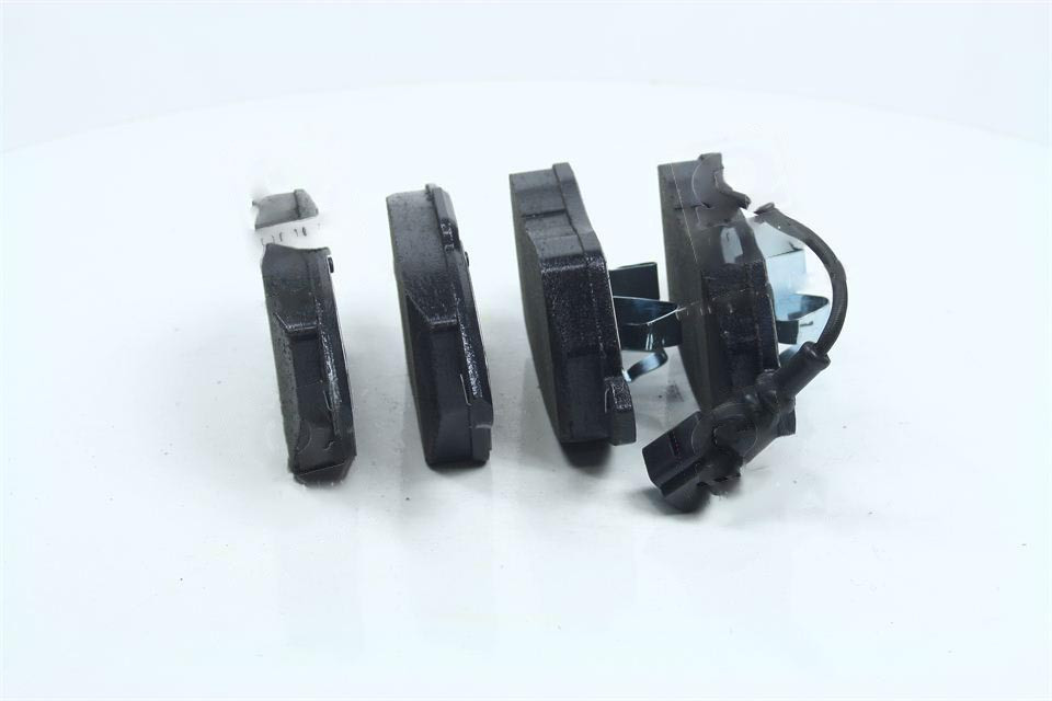 

Колодки тормозные передние AUDI A3, SEAT, SKODA, VW (Bosch). 0 986 424 797