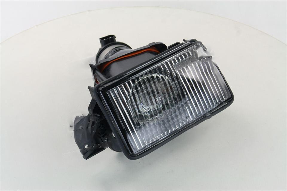 

Фара противотуманная правая BMW 5 E34 (TYC). 63178360942