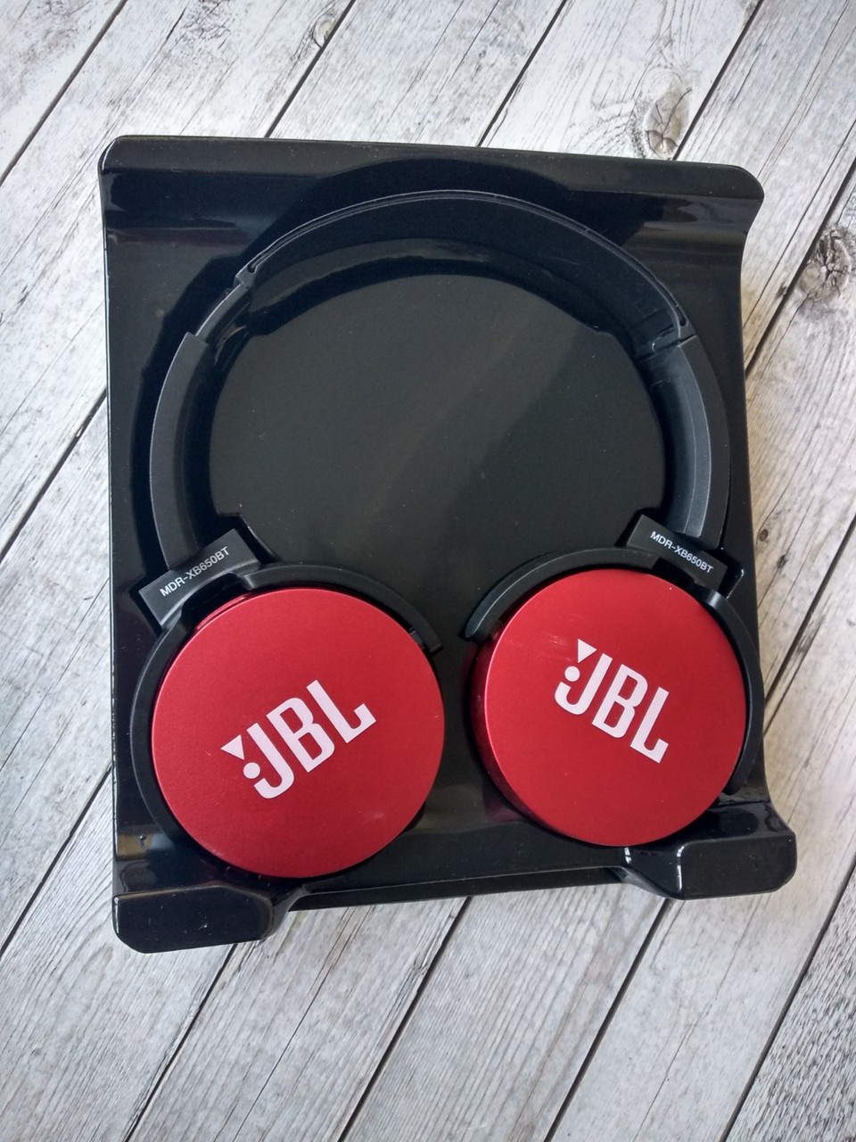 

Беспроводные наушники Bluetooth-гарнитура JBL (Copy) by Harman MDR-XB 650 BT STEREO(слот micro SD, кнопки управ) Black/red (мониторы)