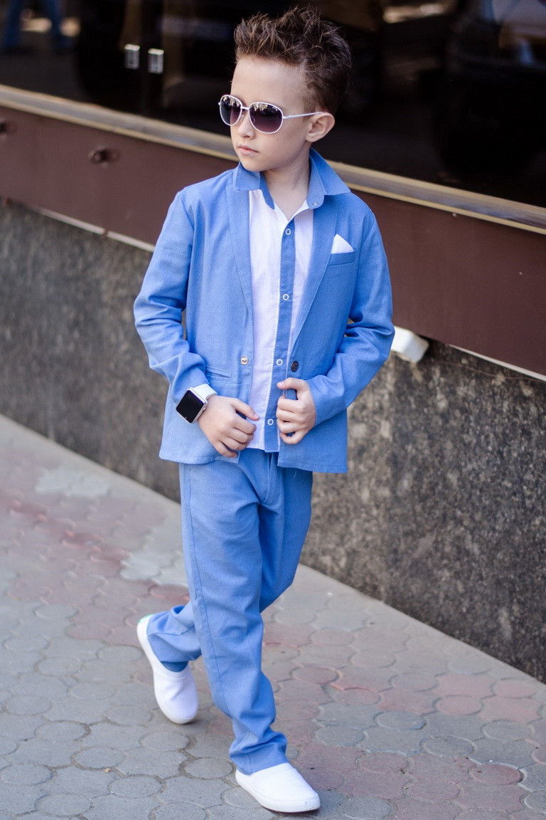 Стильный классический костюм для мальчика