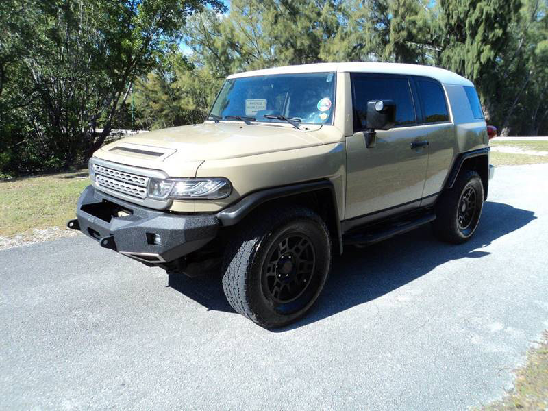 

2013 Toyota FJ Cruiser 4x4, Бежевый