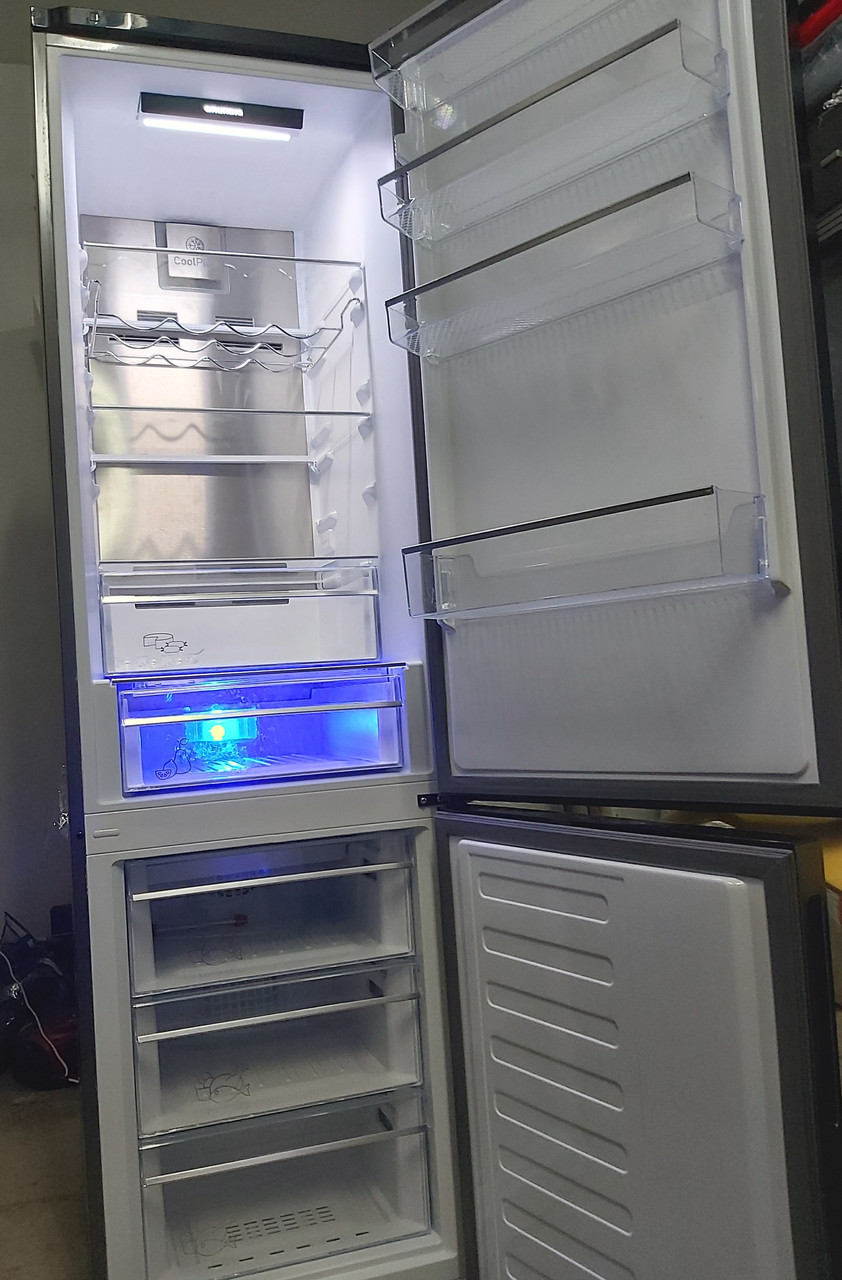 Холодильник Грюндиг Grundig K60406NE NeoFrost A+++ 201см черный