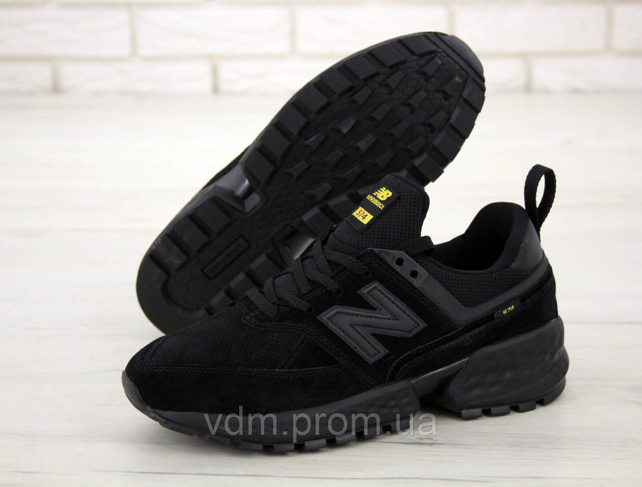 

Кроссовки мужские New Balance 574 в стиле Нью Баланс, замша код KD-11980. Черные 42