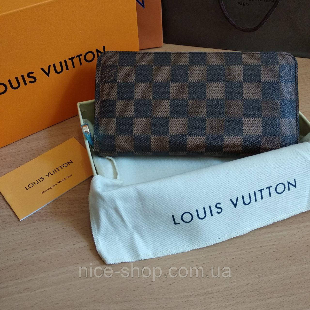 

Кошелек кожаный Louis Vuitton на молнии, коричневая шахматка