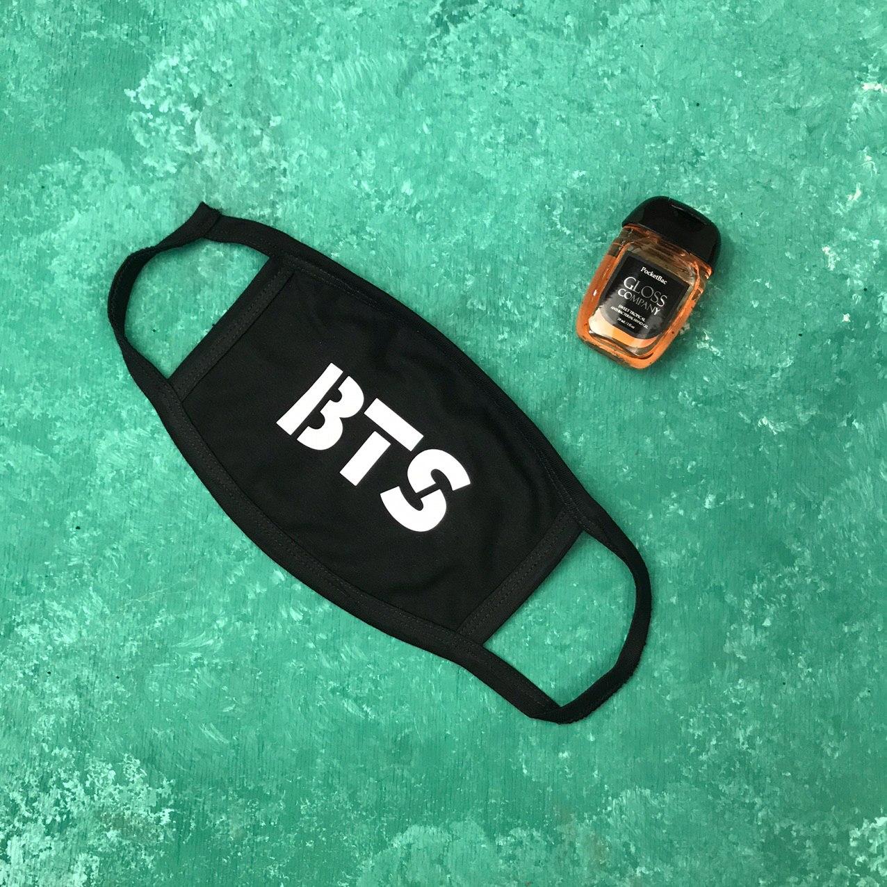 

Маска на лицо Бафф K-Pop City-A BTS надпись Black Черная + Антисептик Sanitizer Санитайзер Gloss, Черный