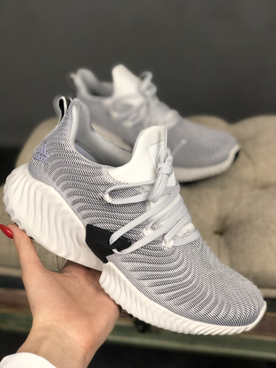 

Кроссовки Adidas yeezy 330 White38